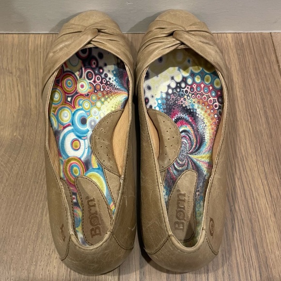 Round Close Toed Tan Flats - Picture 2 of 6